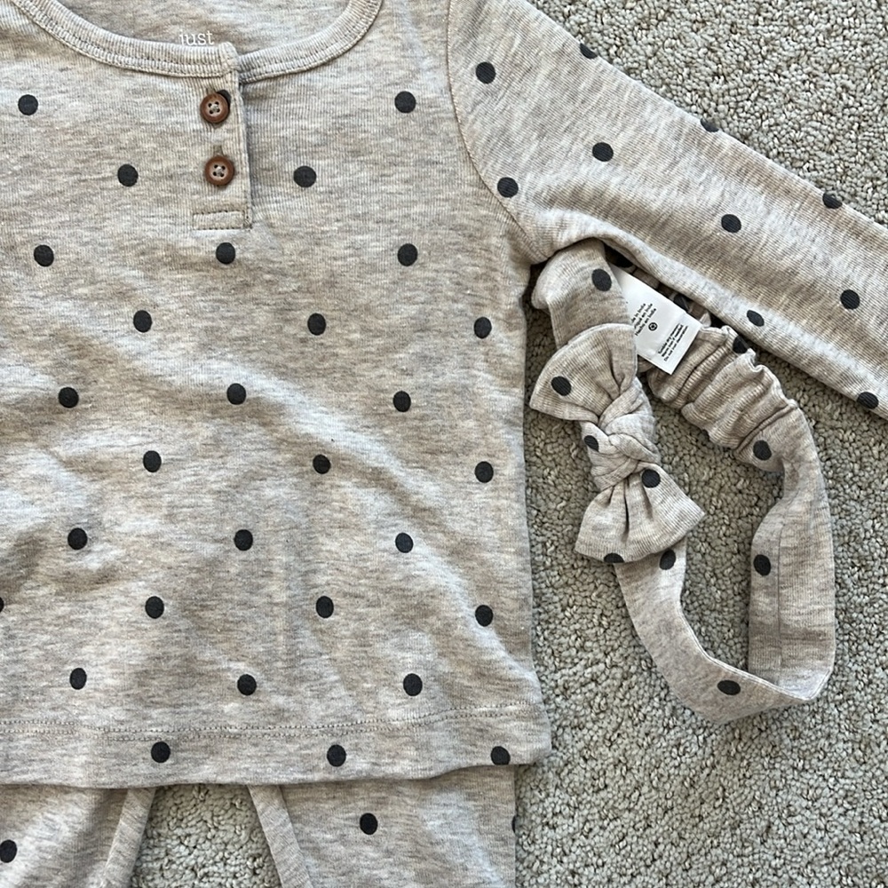 NWT Carters 9 month - Picture 2 of 2